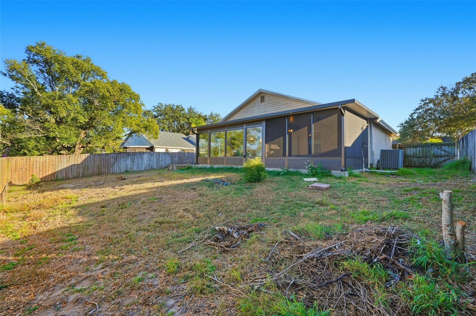 Image 30 of 41 For 939 Sandywood Drive