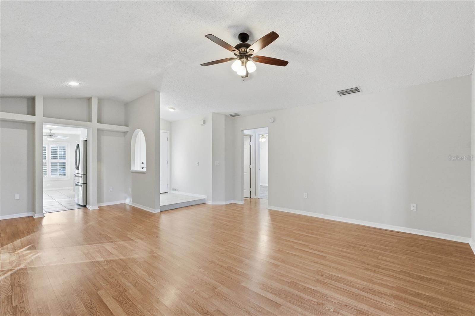 Image 5 of 41 For 939 Sandywood Drive