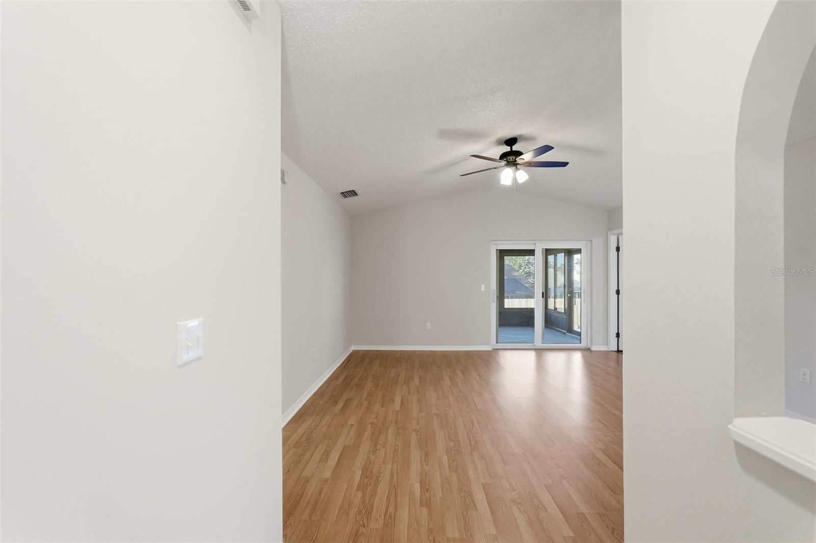 Image 7 of 41 For 939 Sandywood Drive