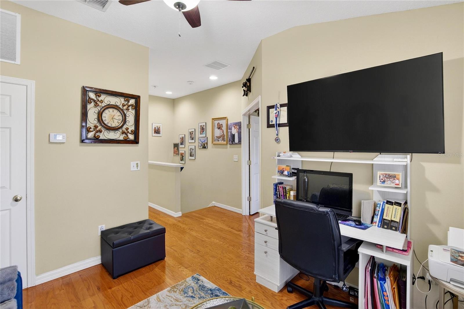 Image 18 of 39 For 209 Sawtooth Drive