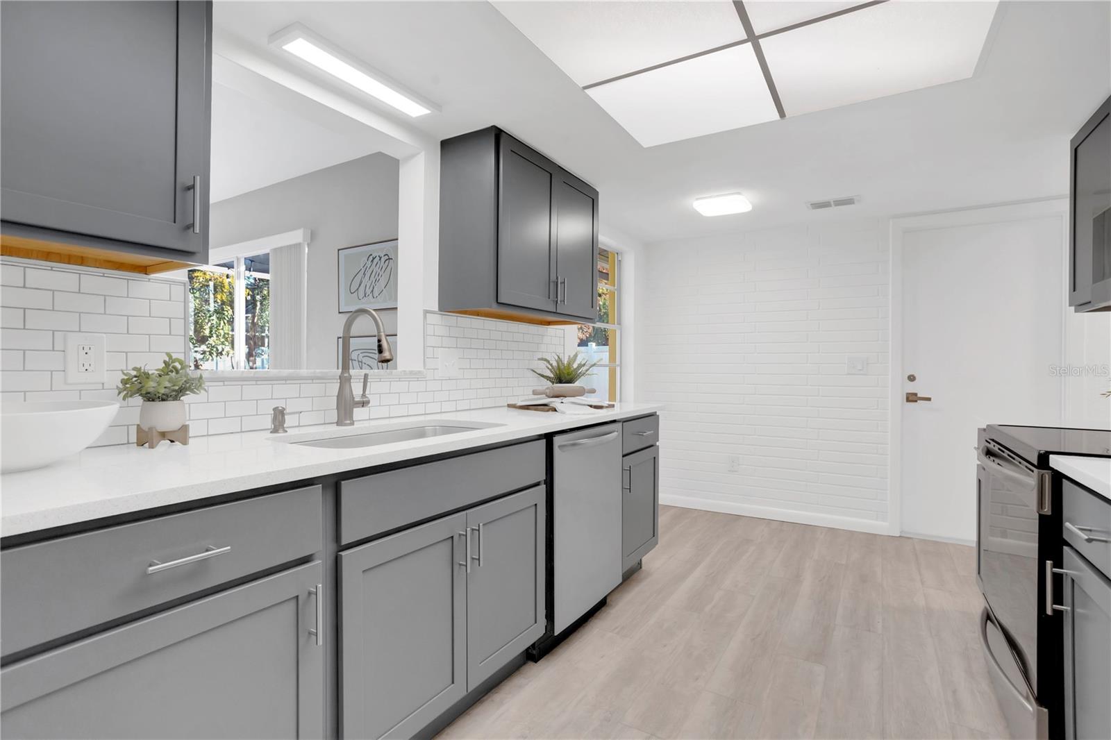 Image 6 of 21 For 2481 12th Avenue Sw