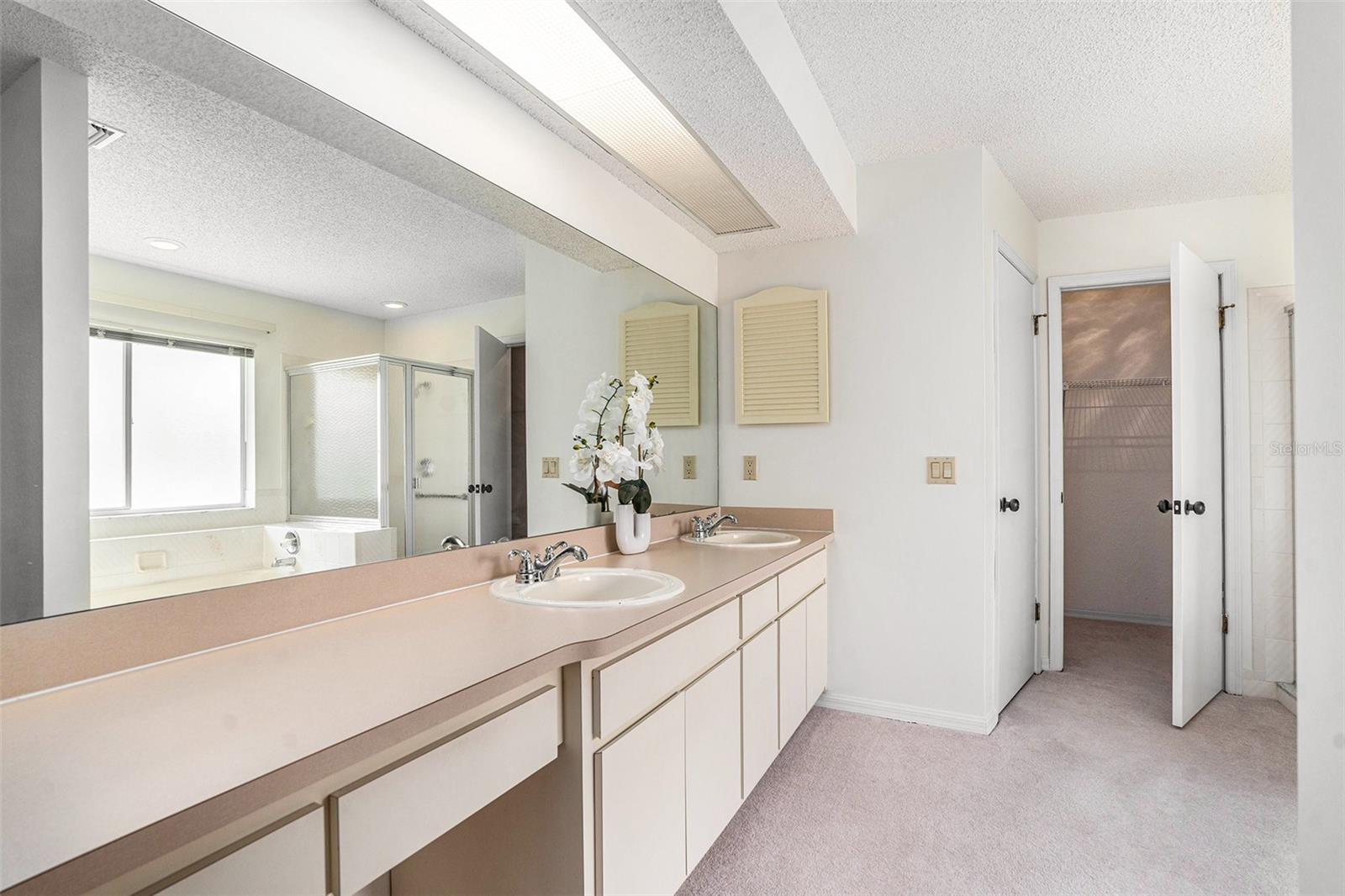 Image 19 of 27 For 1247 Venetia Drive