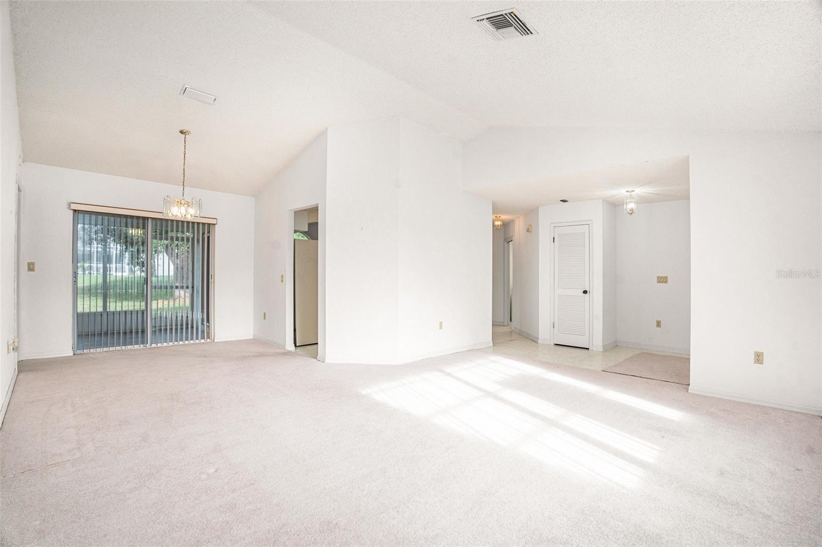 Image 20 of 27 For 1247 Venetia Drive