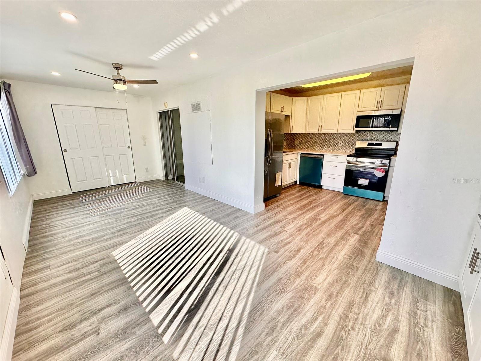 Image 11 of 46 For 2431 Canadian Way 37