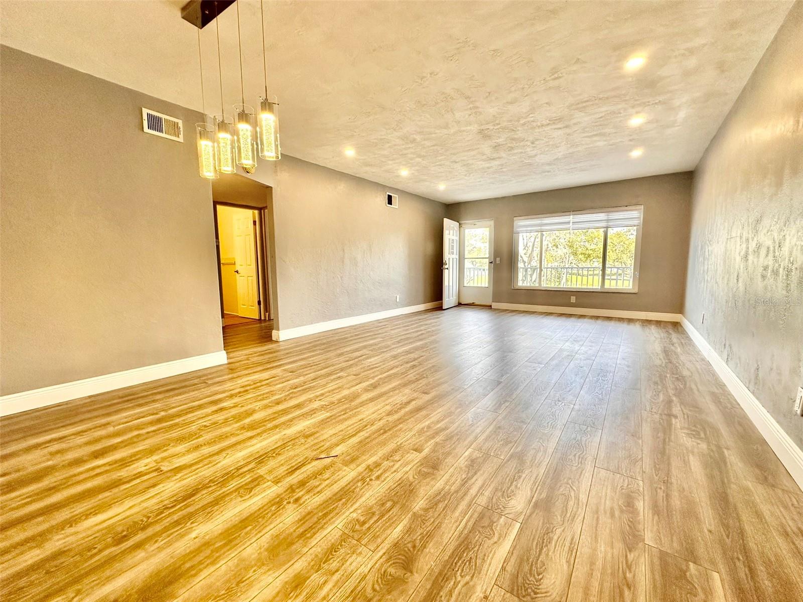 Image 7 of 46 For 2431 Canadian Way 37