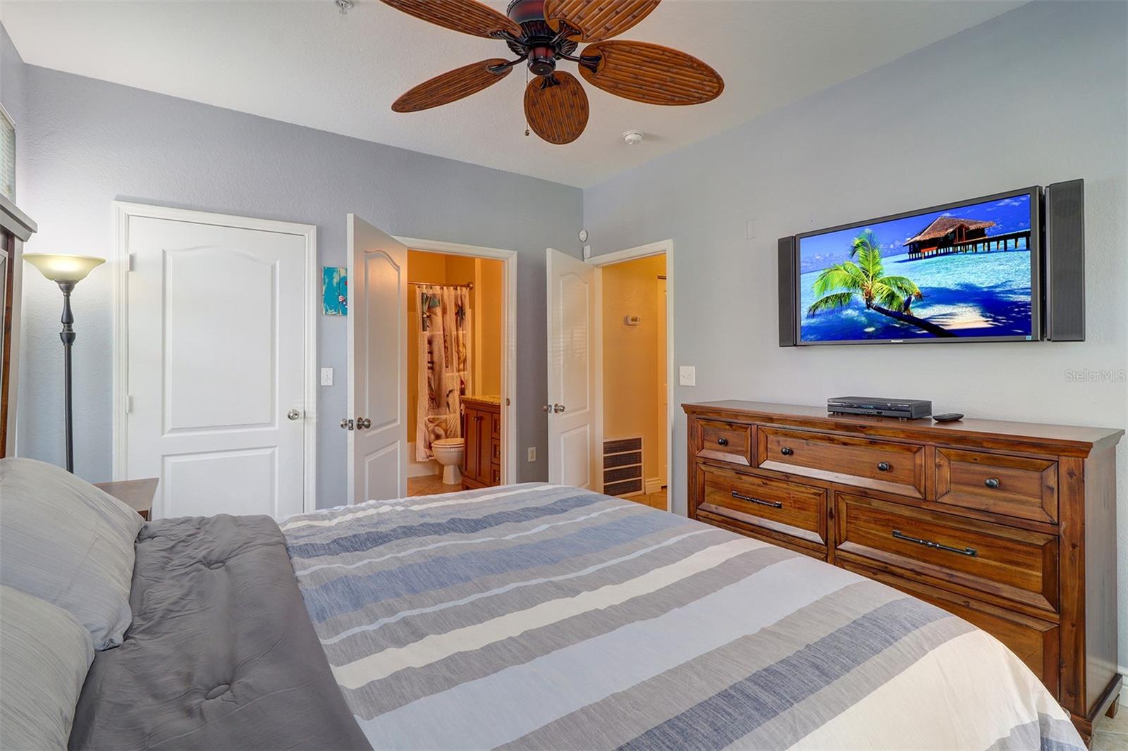 Image 21 of 42 For 2724 Via Murano  610