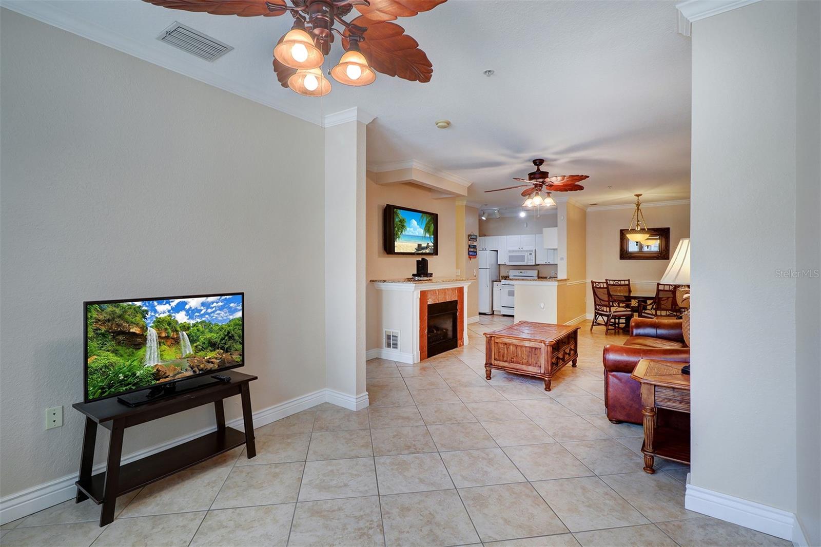 Image 5 of 42 For 2724 Via Murano  610