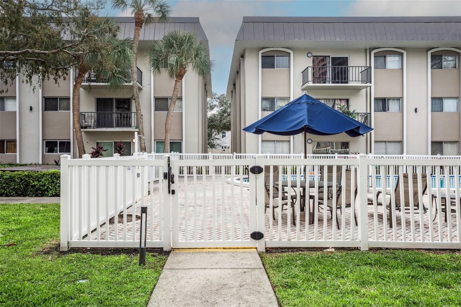 Image 17 of 22 For 4606 Gray Street 105