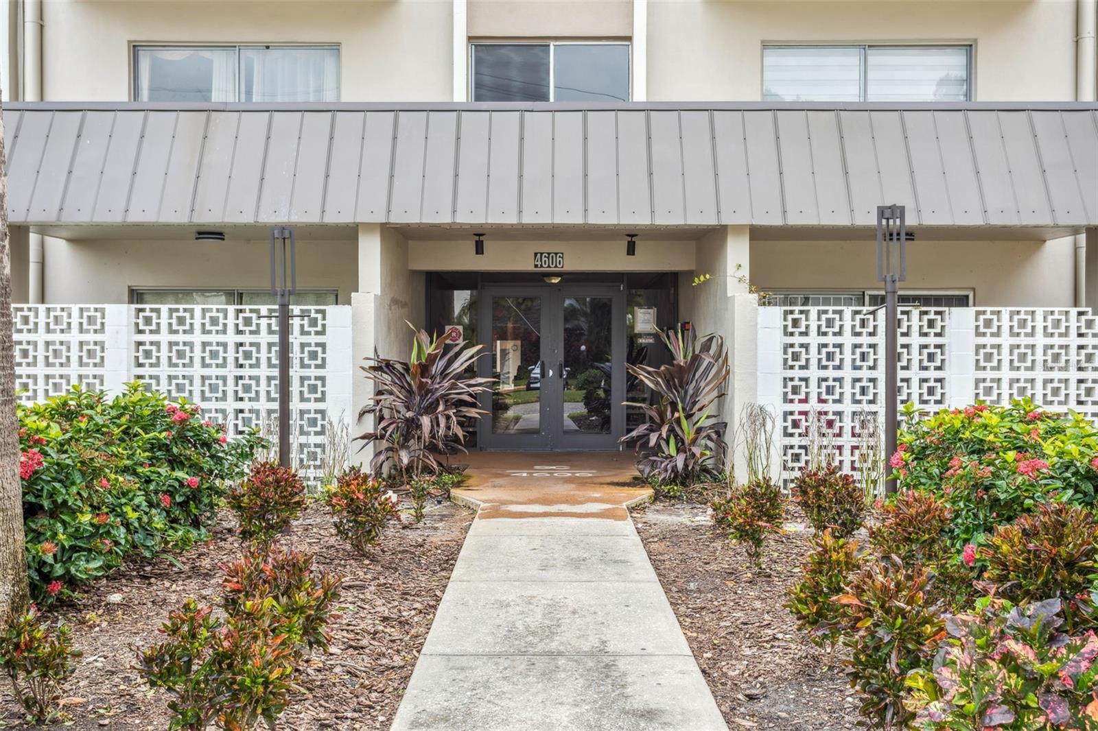 Image 3 of 22 For 4606 Gray Street 105