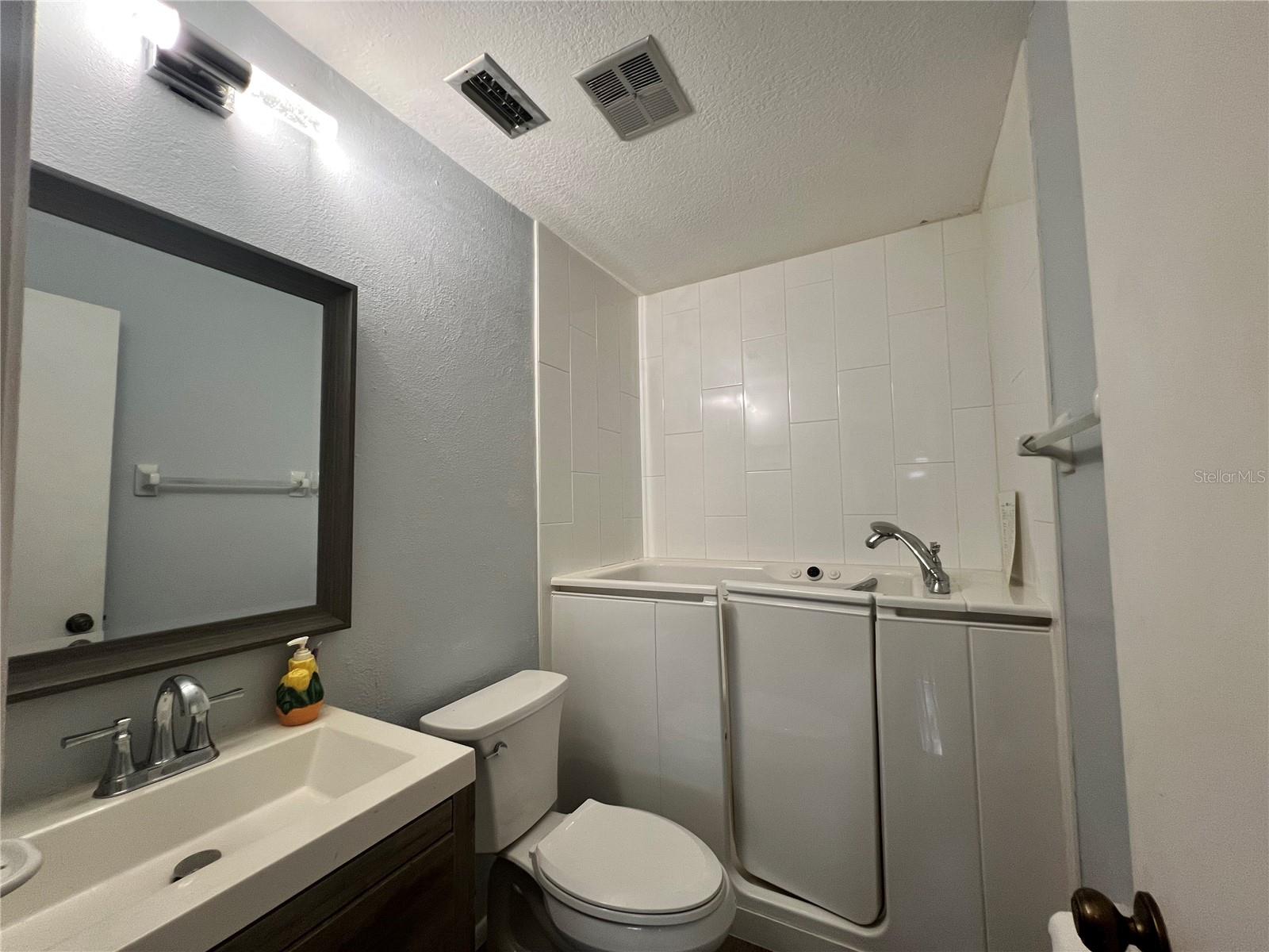 Image 25 of 28 For 9715 Hidden Oaks Circle