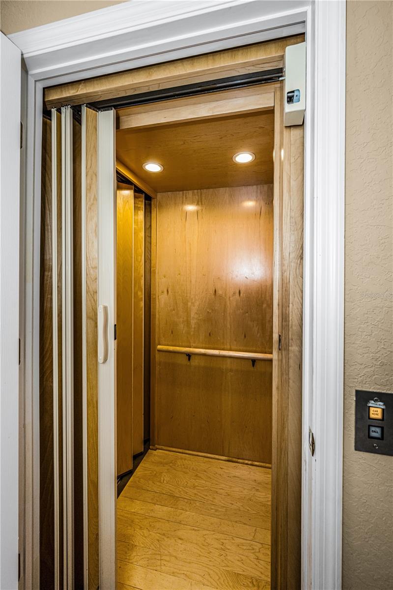 Image 12 of 52 For 106 Yacht Club Circle