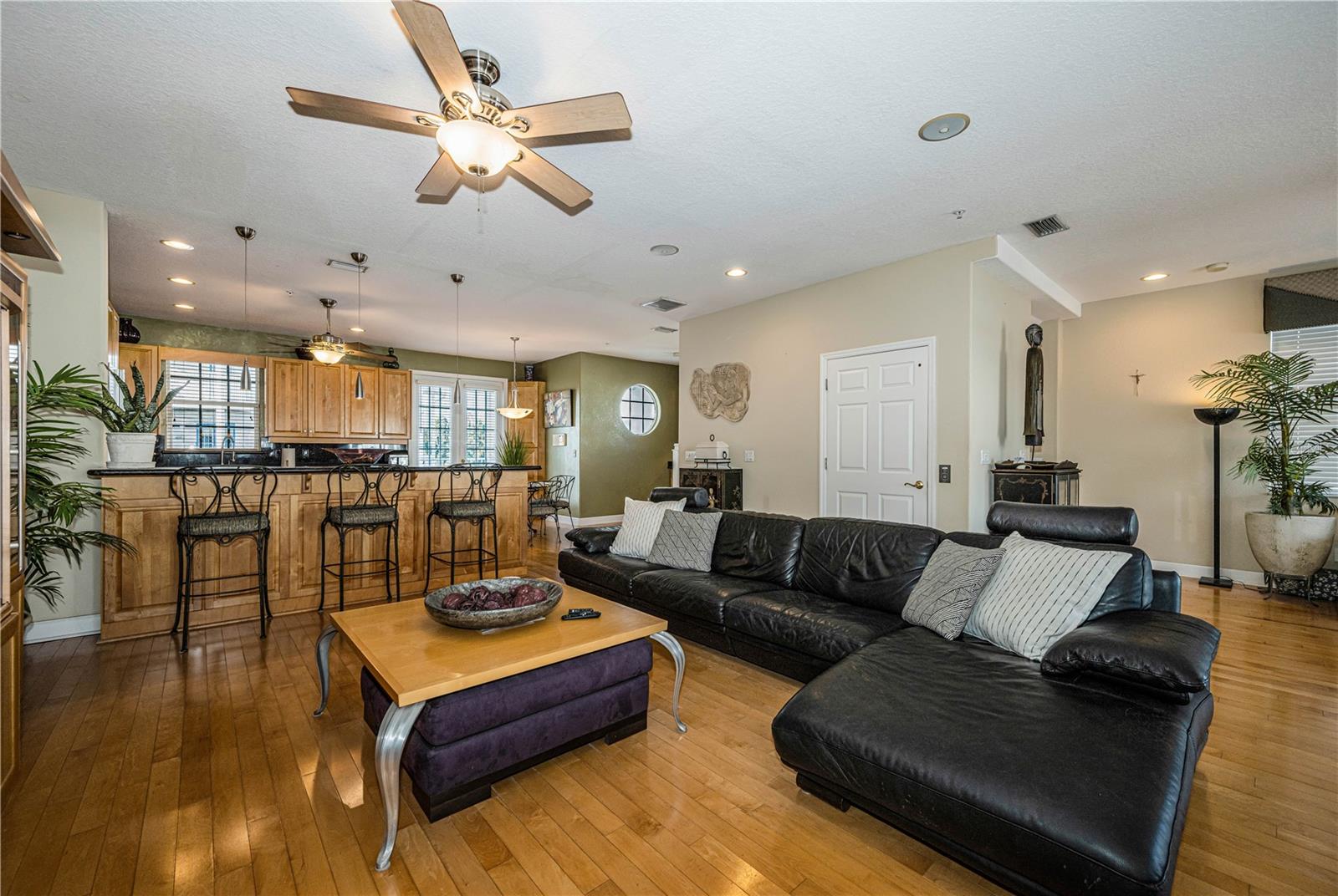 Image 21 of 52 For 106 Yacht Club Circle