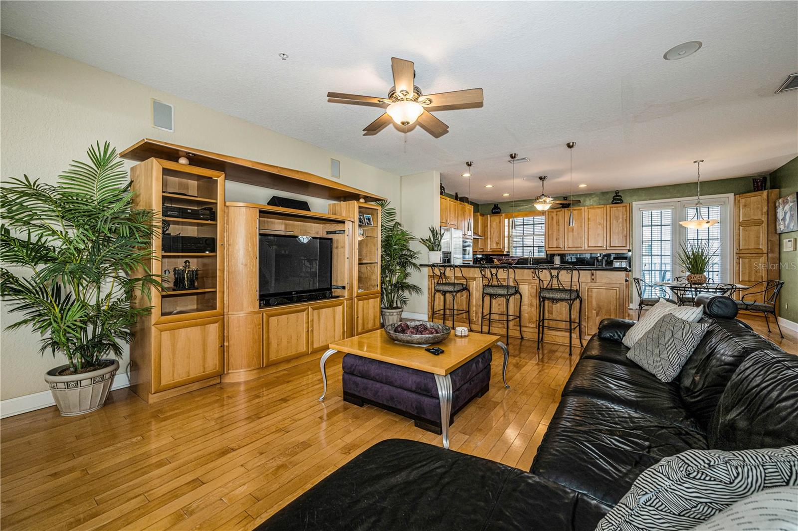 Image 22 of 52 For 106 Yacht Club Circle