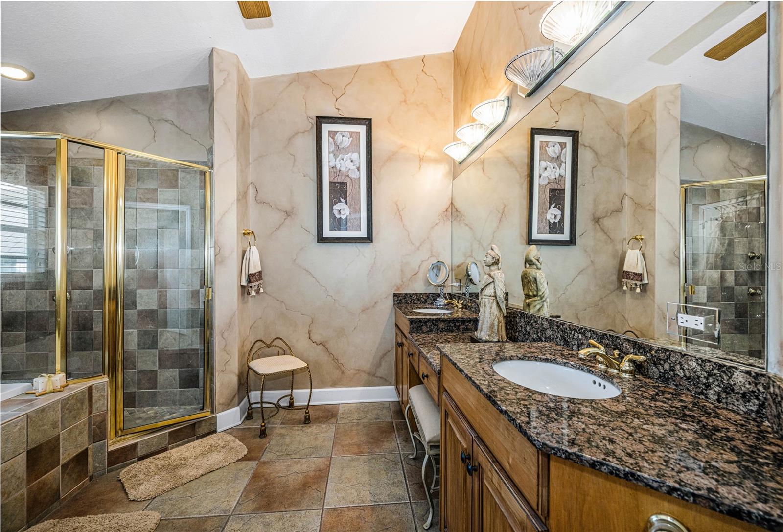 Image 37 of 52 For 106 Yacht Club Circle