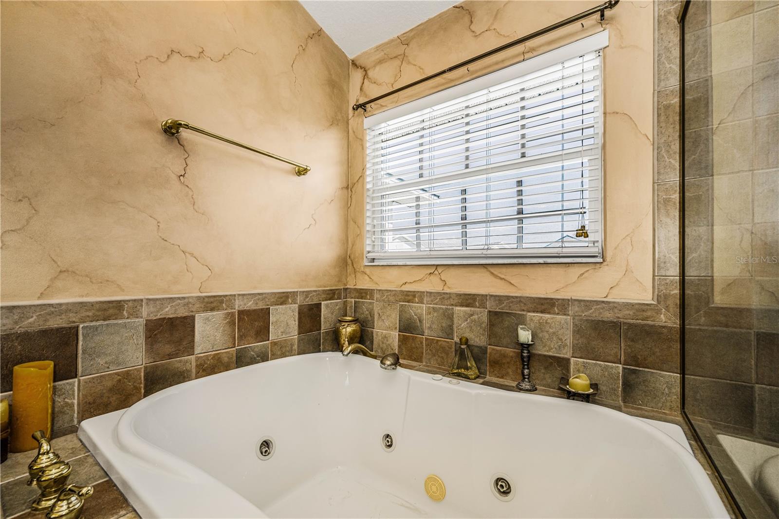 Image 38 of 52 For 106 Yacht Club Circle