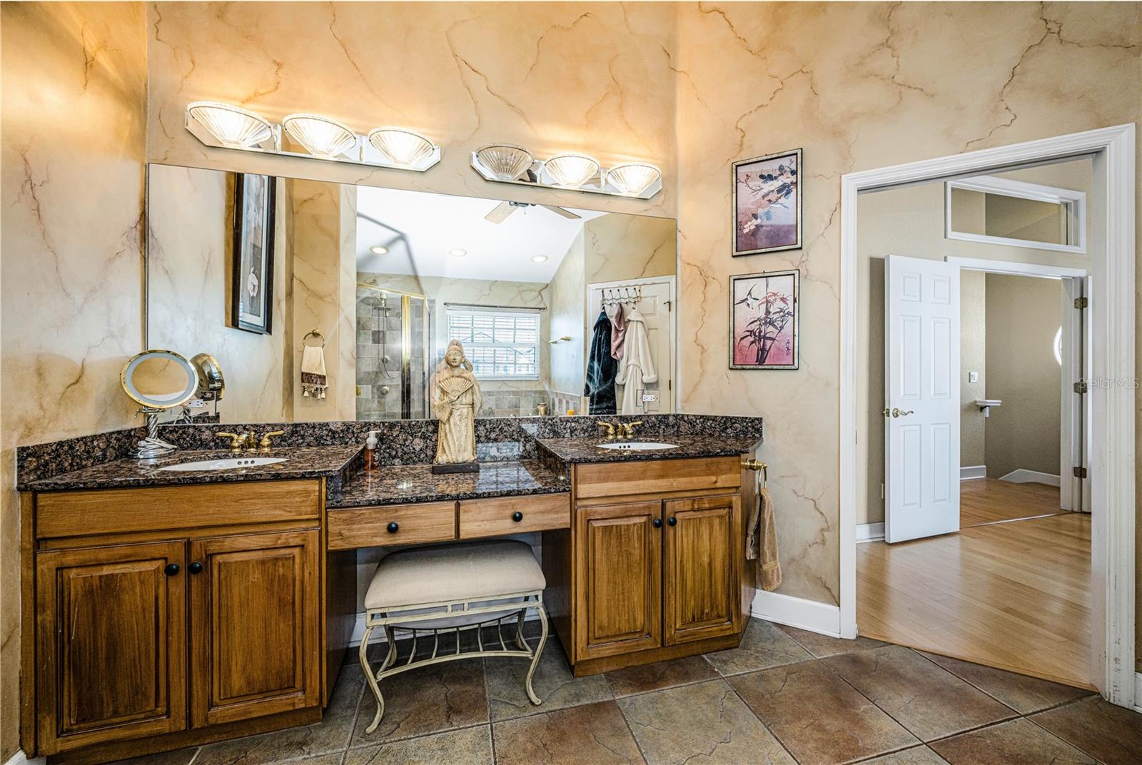 Image 39 of 52 For 106 Yacht Club Circle