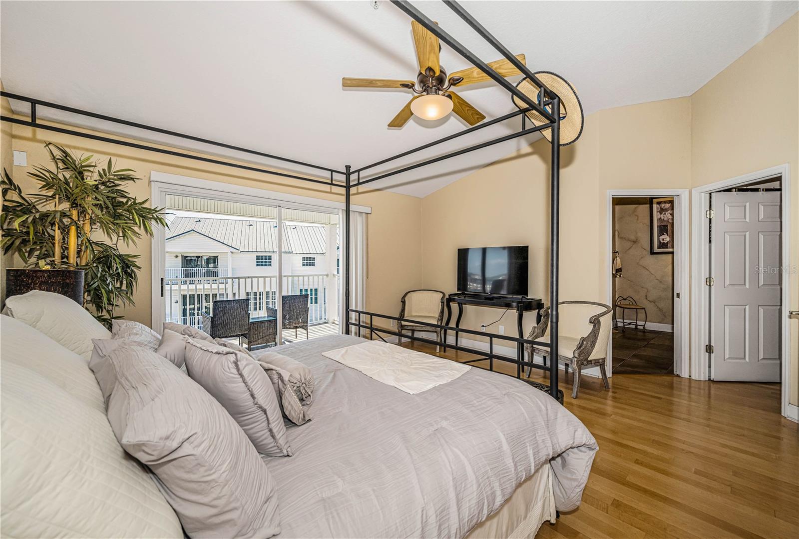 Image 41 of 52 For 106 Yacht Club Circle