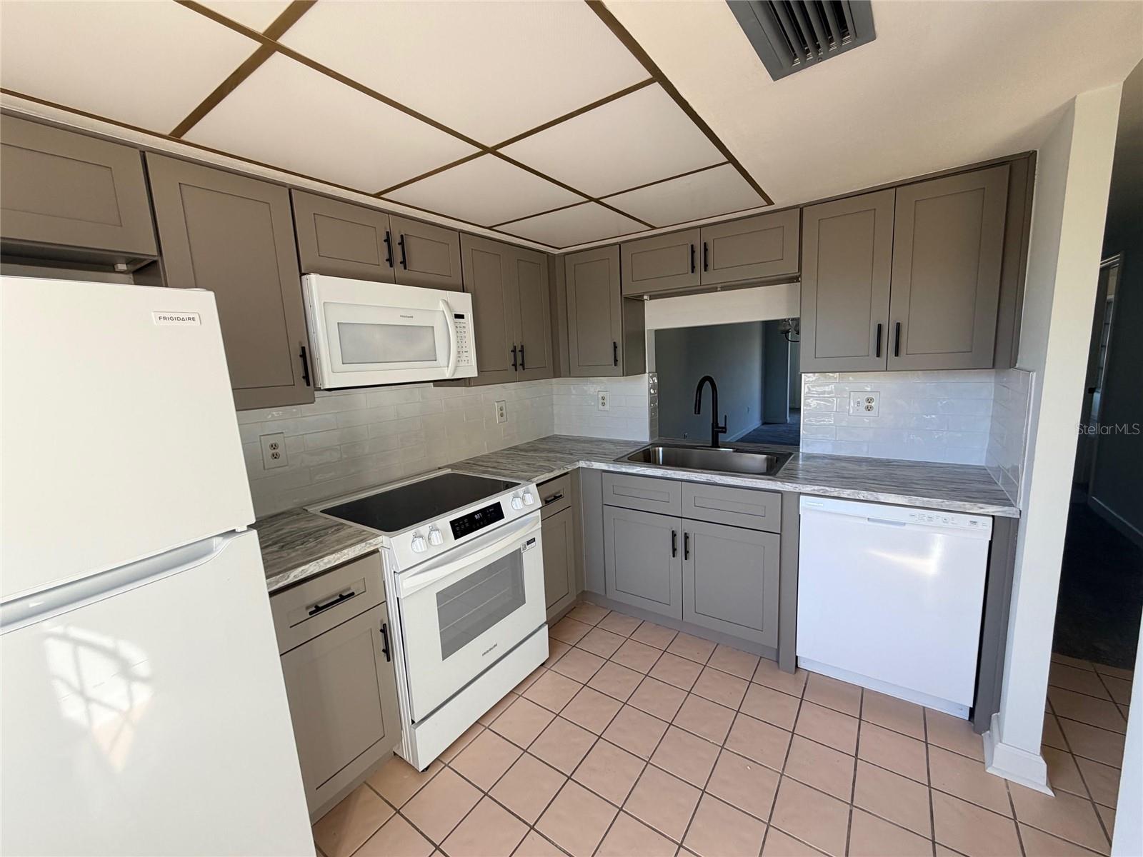 Image 3 of 42 For 4407 Sunstate Drive