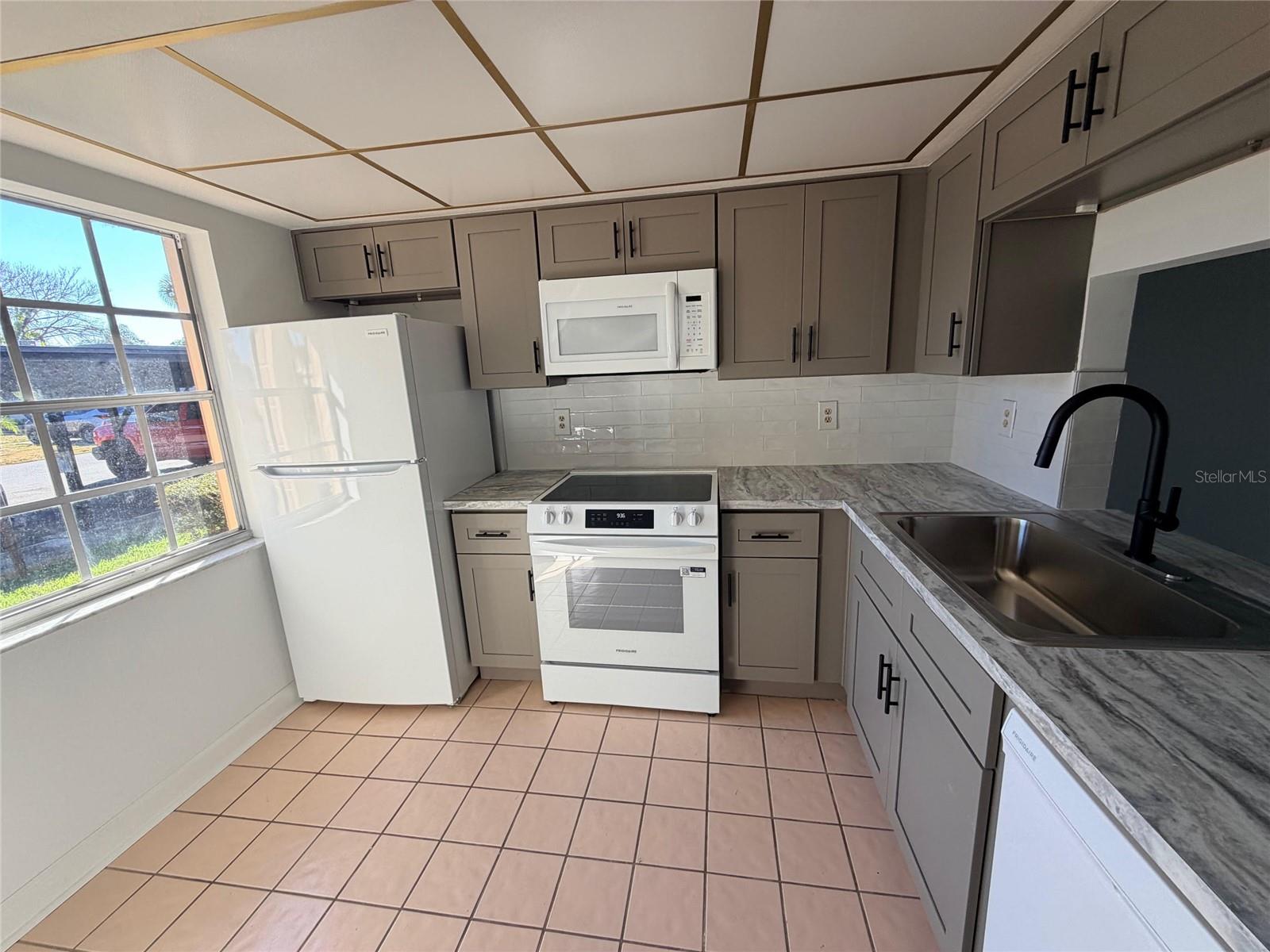 Image 4 of 42 For 4407 Sunstate Drive