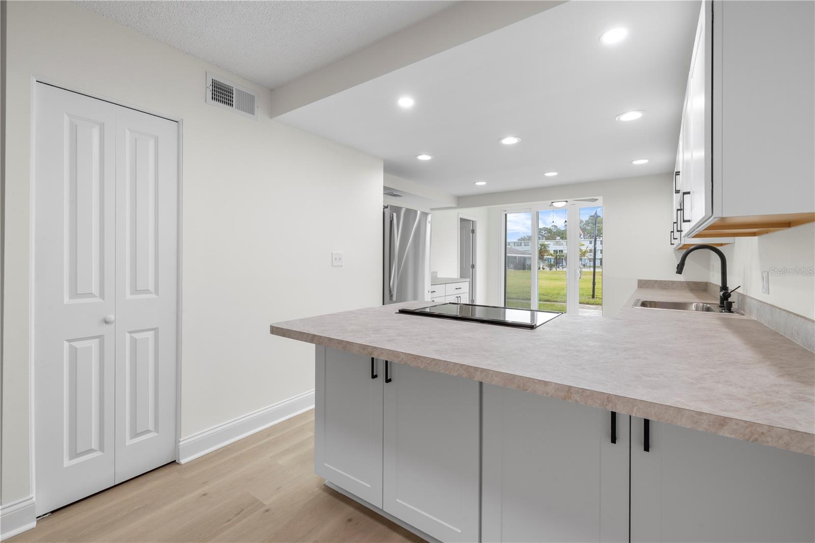 Image 11 of 51 For 4715 Bay Street Ne 123