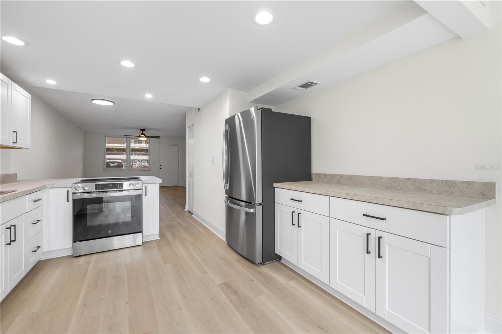 Image 14 of 51 For 4715 Bay Street Ne 123