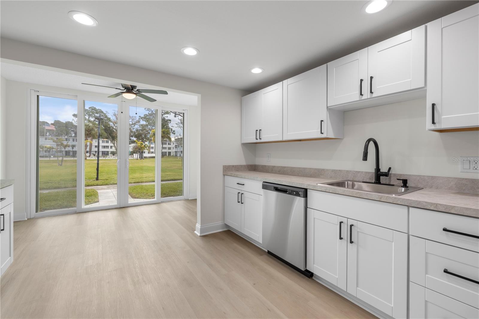 Image 15 of 51 For 4715 Bay Street Ne 123