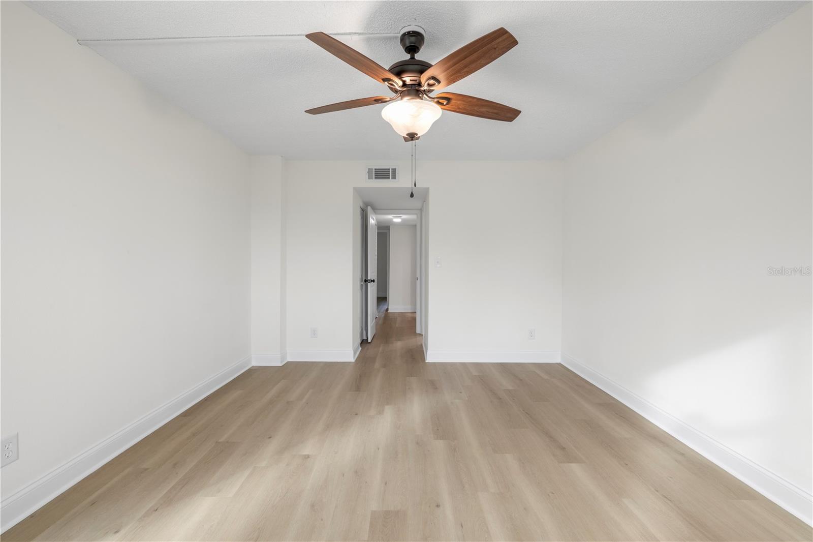 Image 21 of 51 For 4715 Bay Street Ne 123