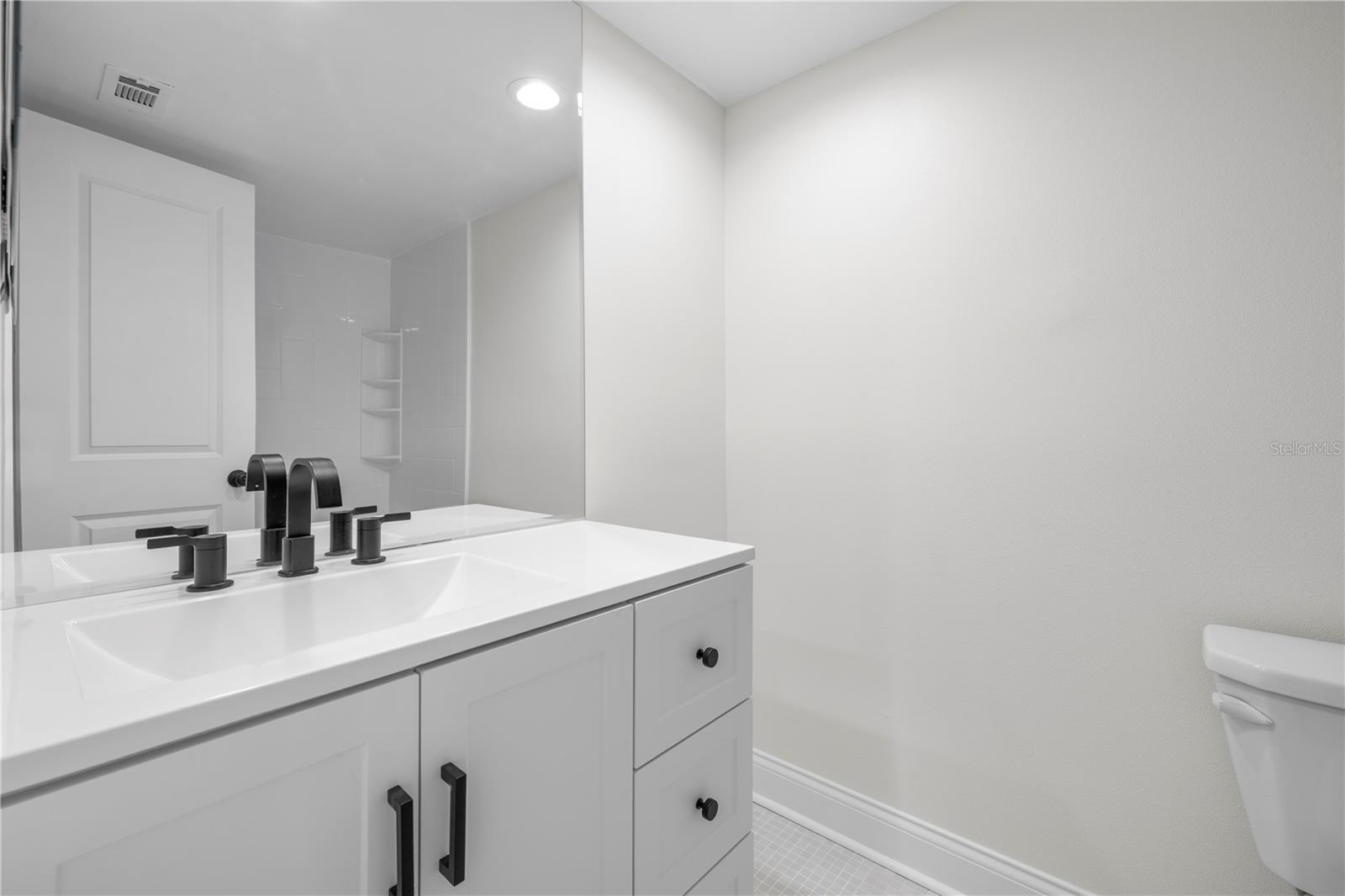 Image 25 of 51 For 4715 Bay Street Ne 123