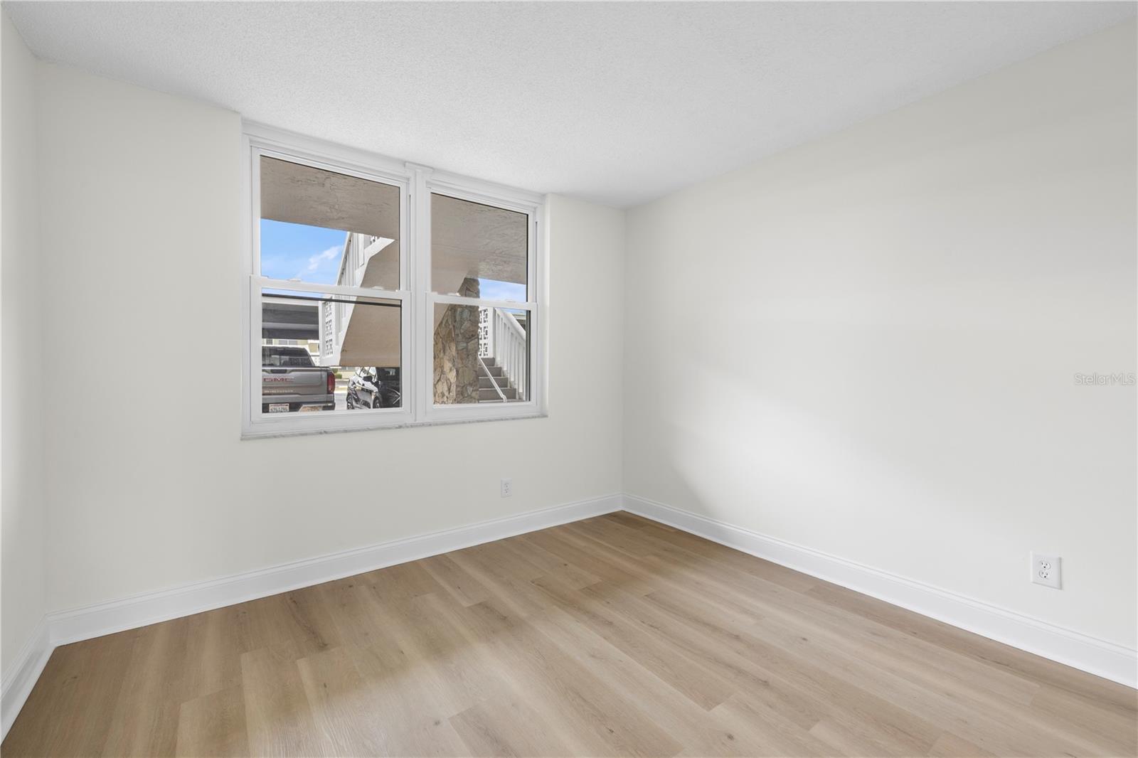 Image 29 of 51 For 4715 Bay Street Ne 123