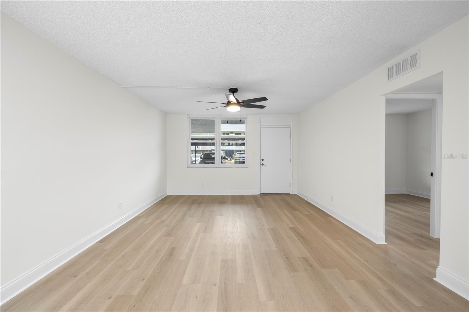 Image 6 of 51 For 4715 Bay Street Ne 123