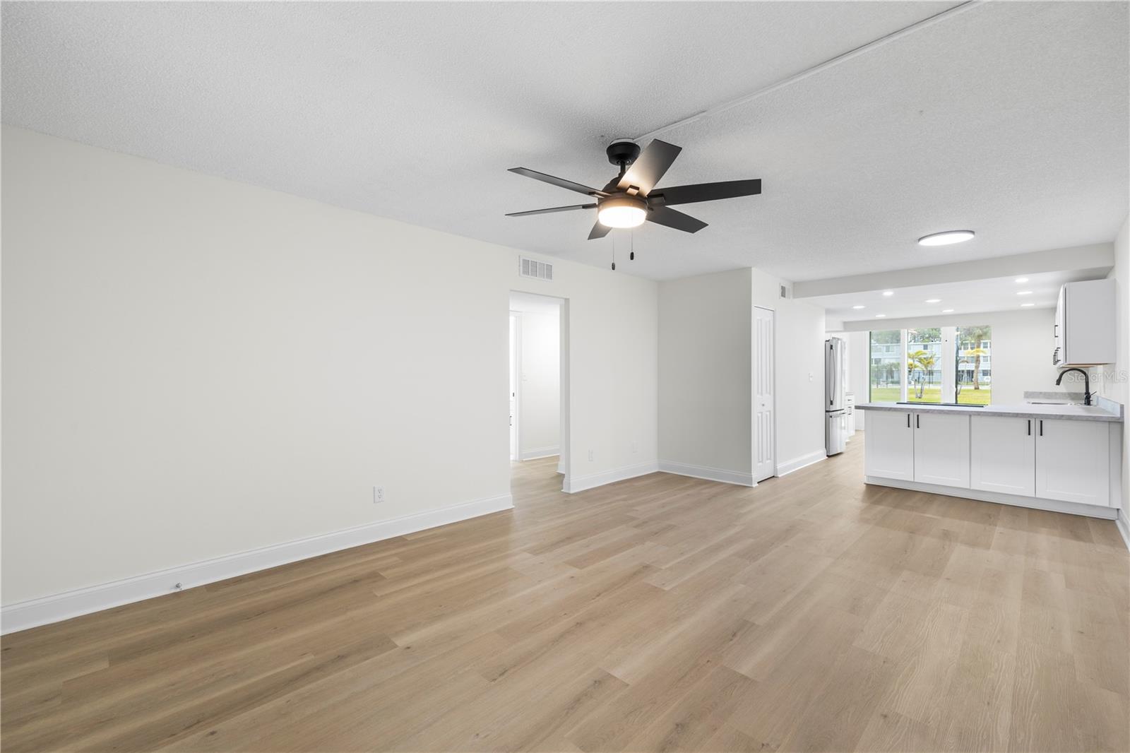 Image 7 of 51 For 4715 Bay Street Ne 123