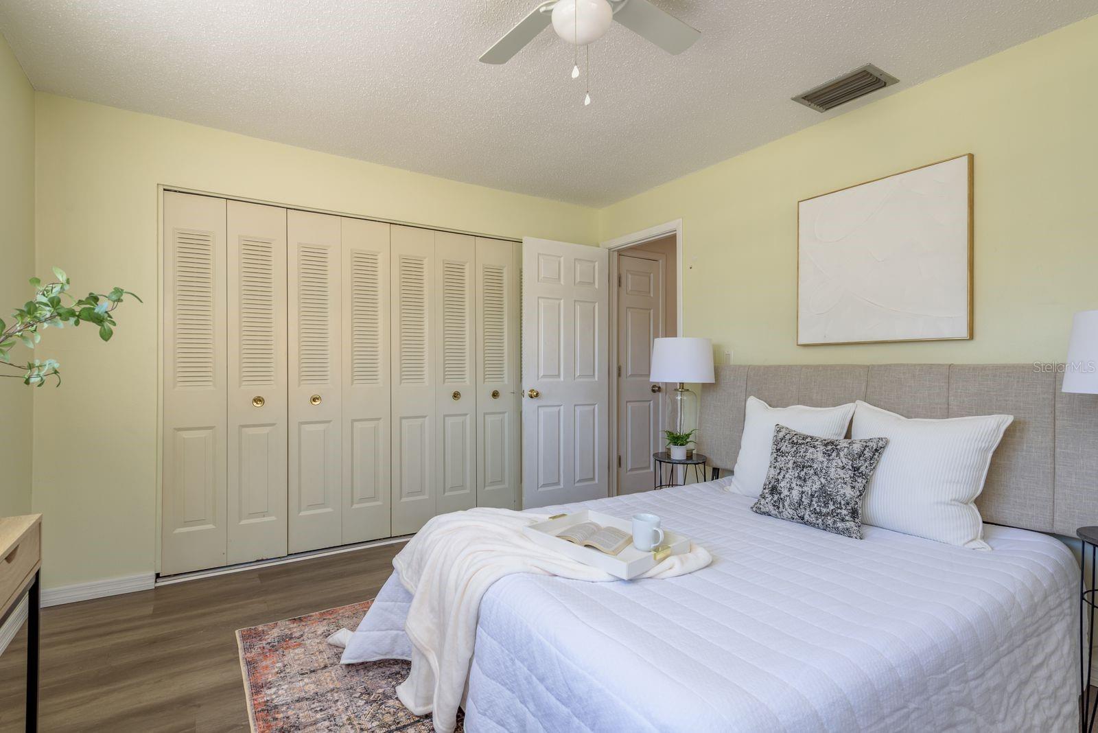 Image 15 of 33 For 1402 Overlea Drive