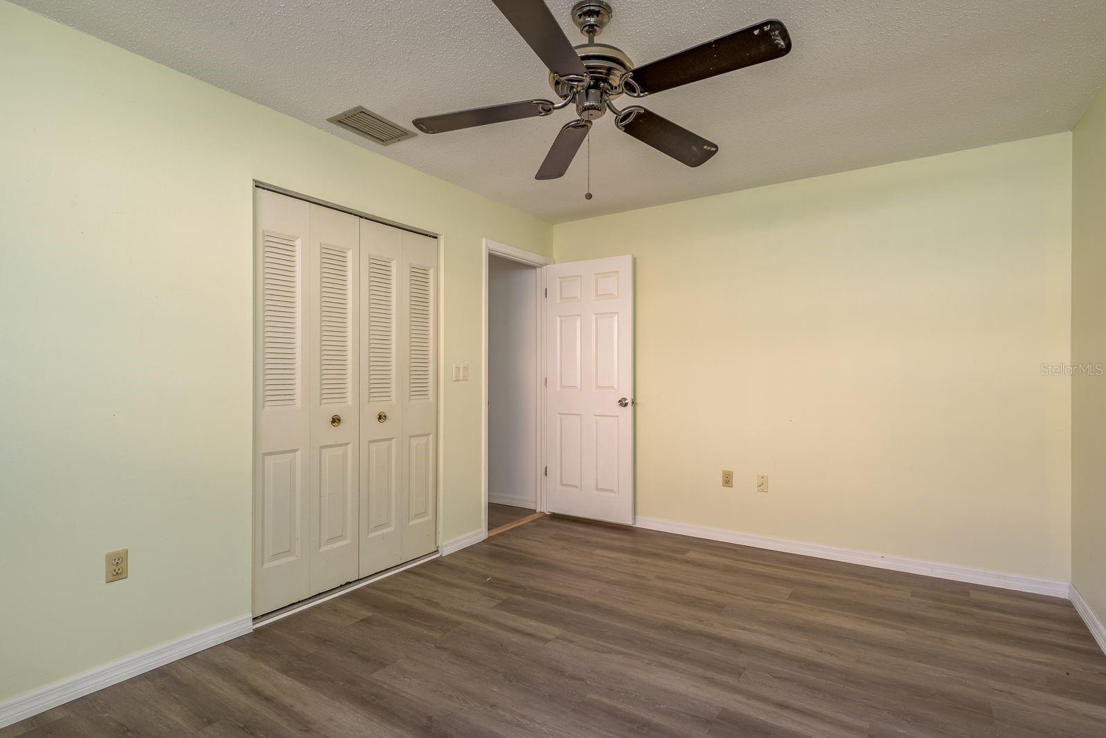 Image 20 of 33 For 1402 Overlea Drive