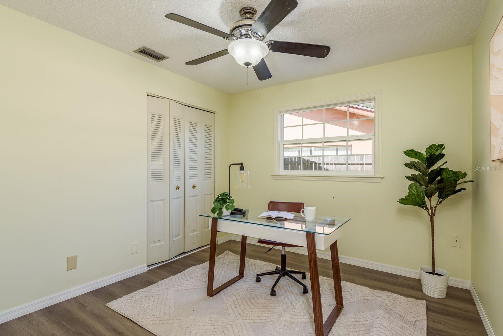 Image 22 of 33 For 1402 Overlea Drive