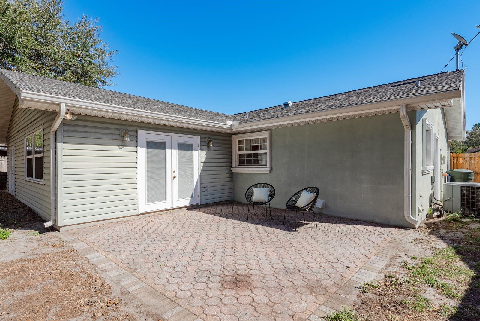 Image 26 of 33 For 1402 Overlea Drive