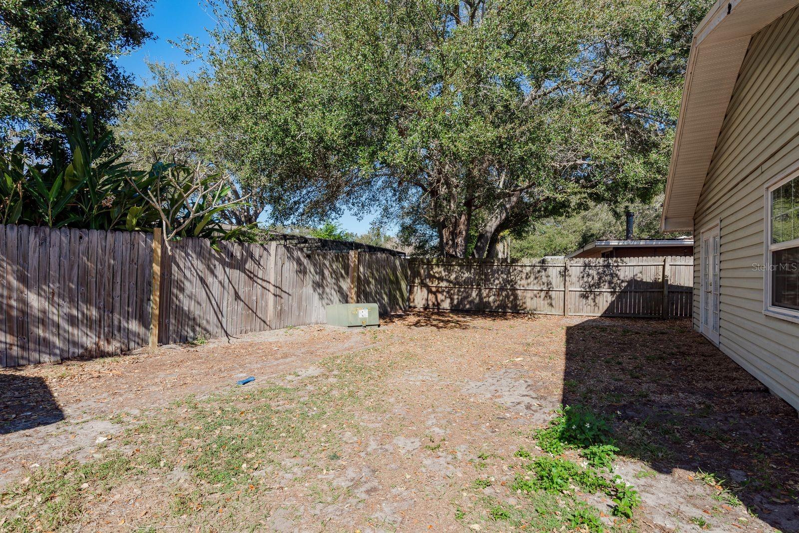 Image 27 of 33 For 1402 Overlea Drive