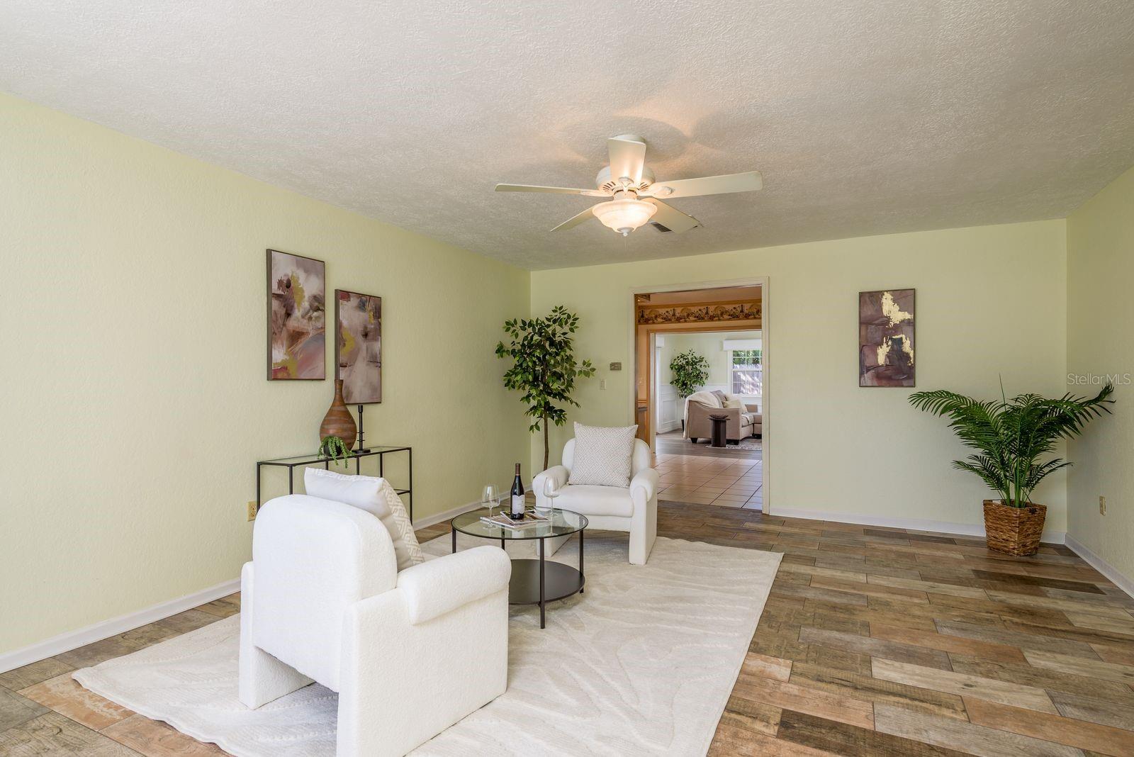 Image 3 of 33 For 1402 Overlea Drive