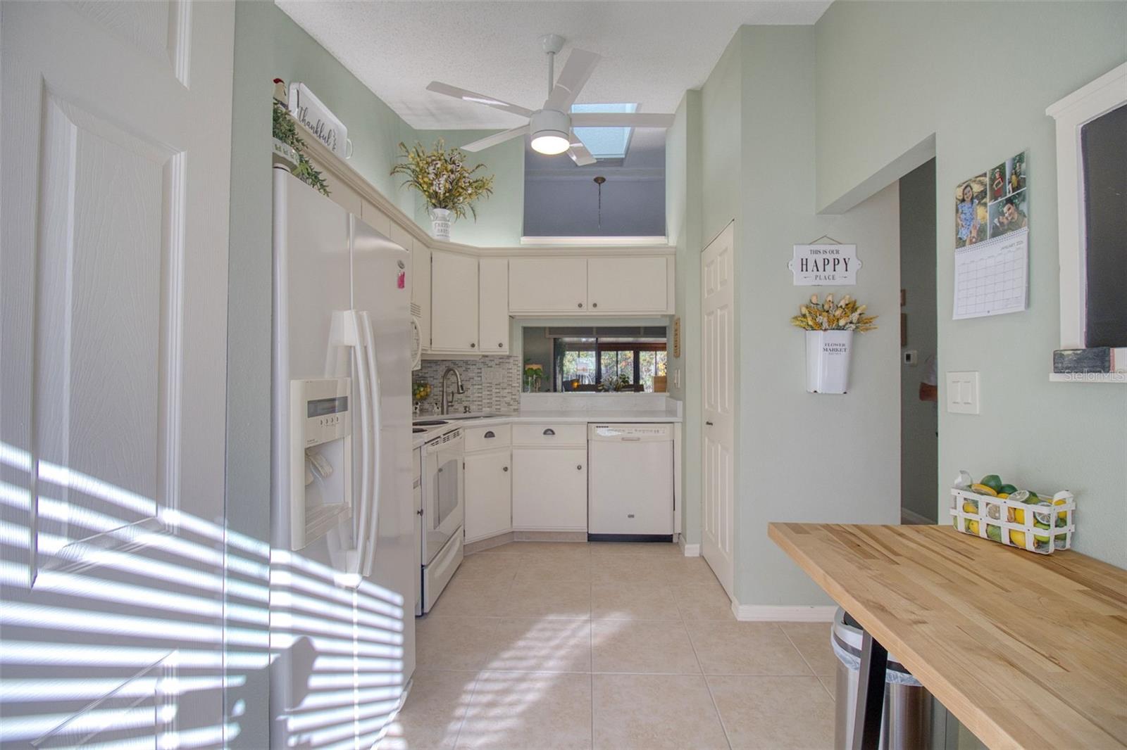 Listing photo id 8 for 3177 Charter Club Drive B