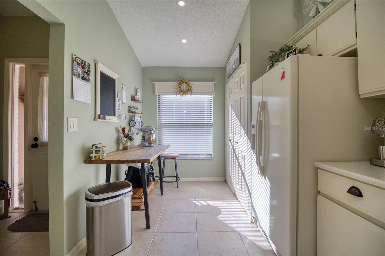 Listing photo id 9 for 3177 Charter Club Drive B