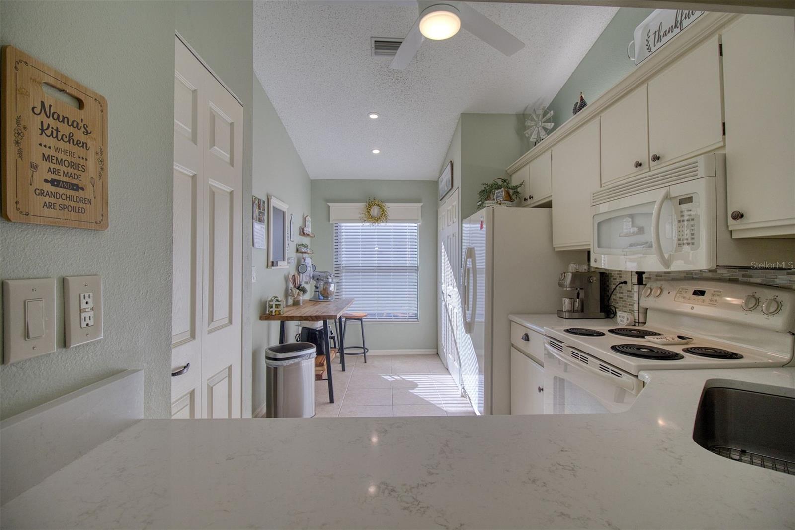 Listing photo id 10 for 3177 Charter Club Drive B