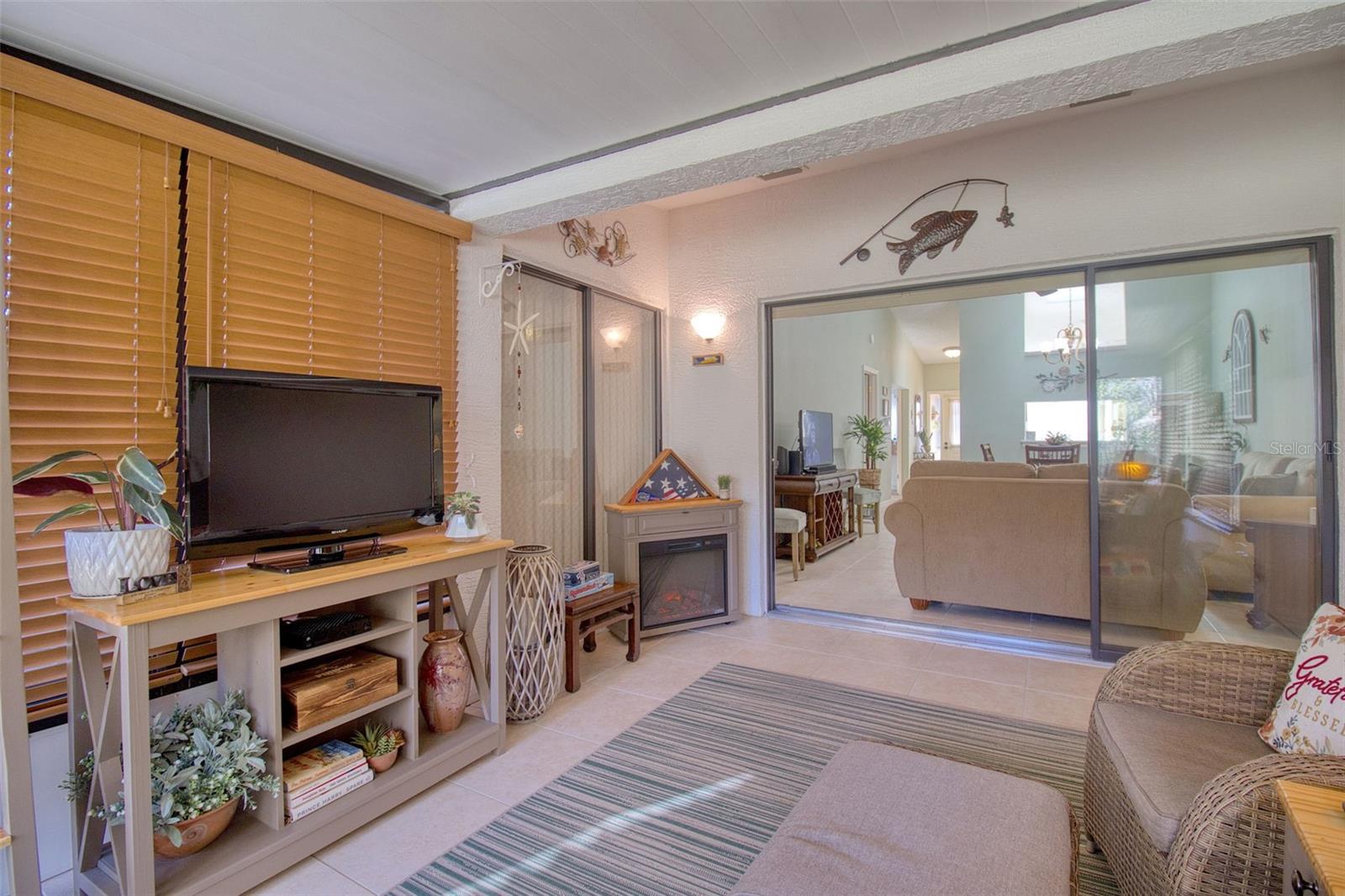 Listing photo id 19 for 3177 Charter Club Drive B