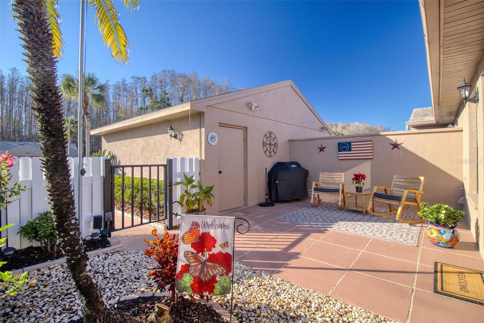 Listing photo id 2 for 3177 Charter Club Drive B