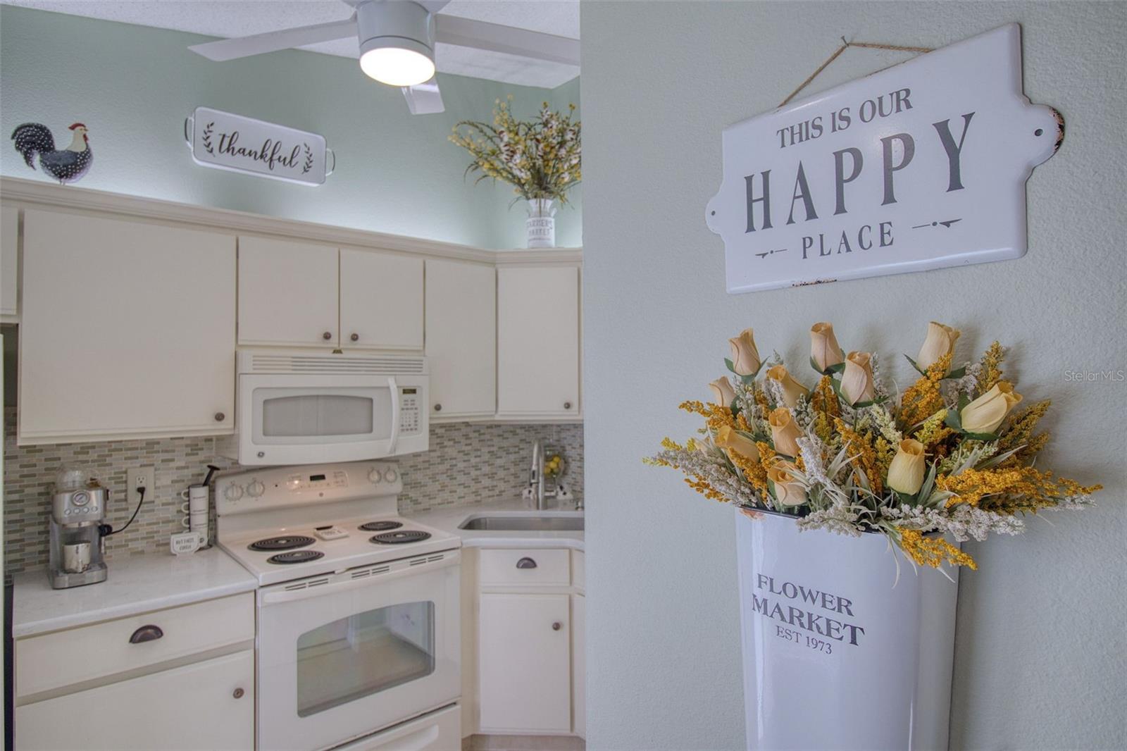 Listing photo id 6 for 3177 Charter Club Drive B