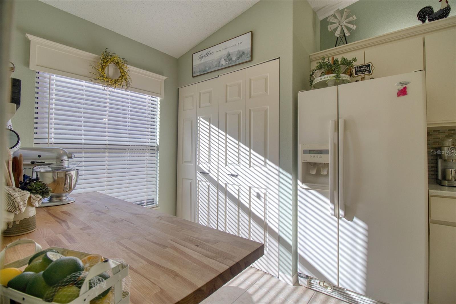 Listing photo id 7 for 3177 Charter Club Drive B