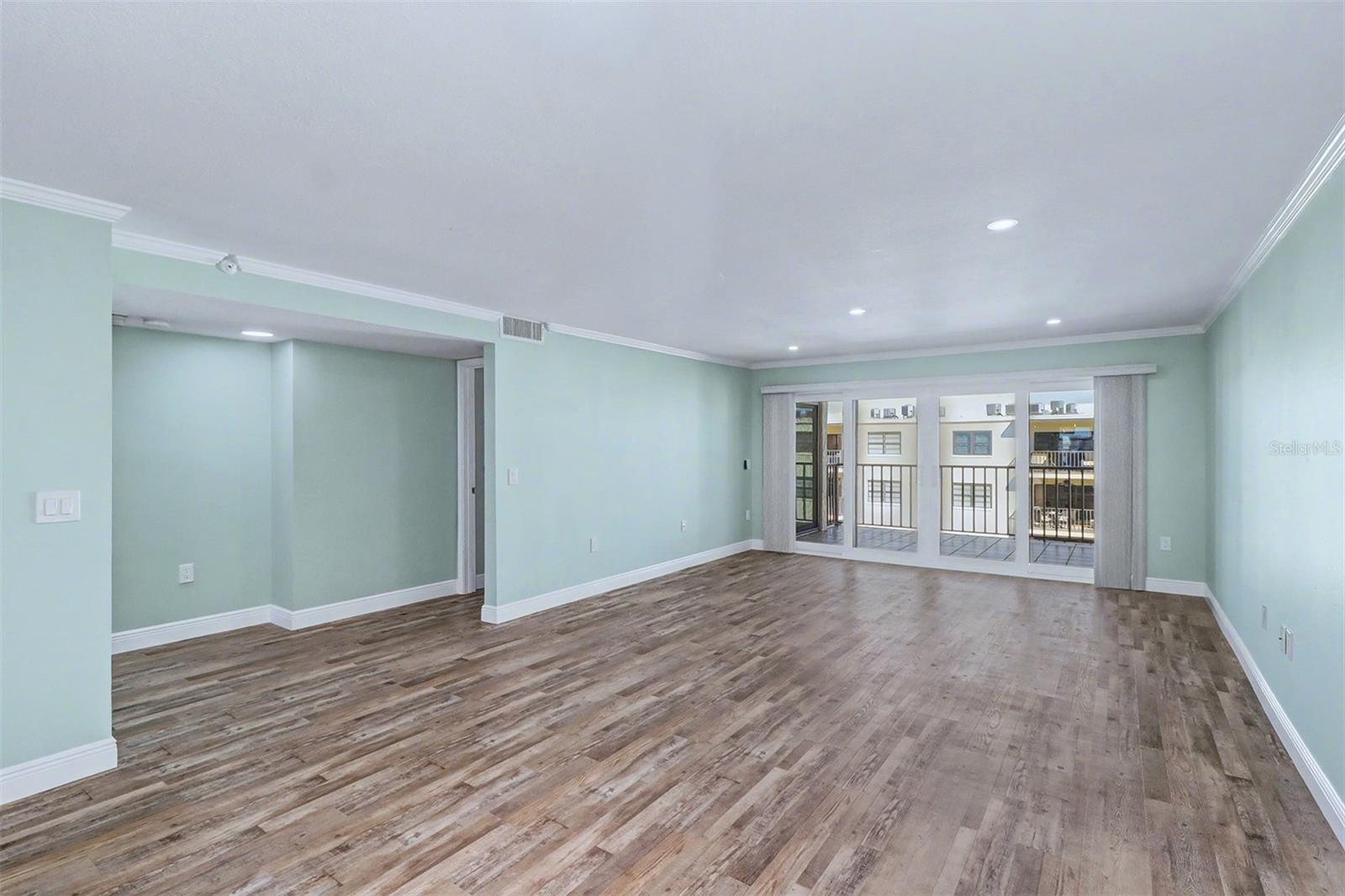 Image 16 of 47 For 19531 Gulf Boulevard 615