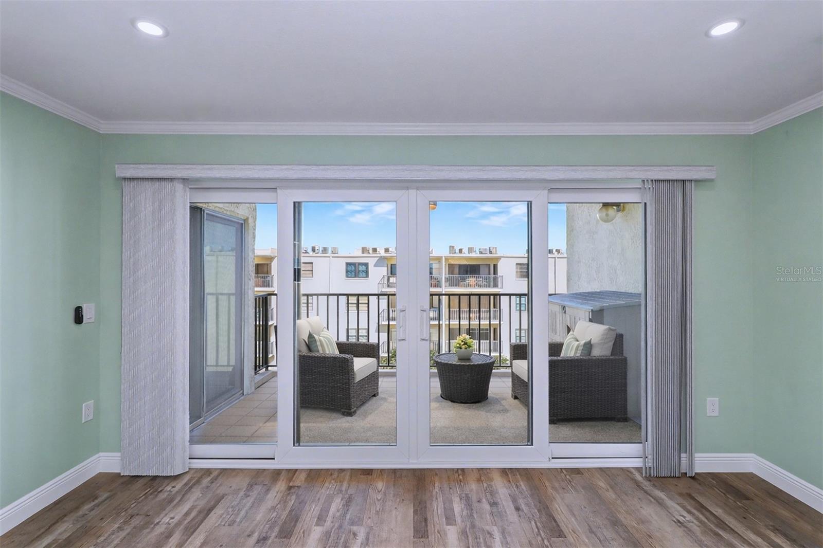 Image 17 of 47 For 19531 Gulf Boulevard 615