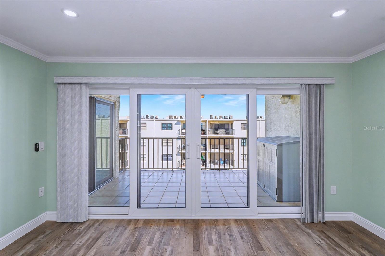 Image 18 of 47 For 19531 Gulf Boulevard 615