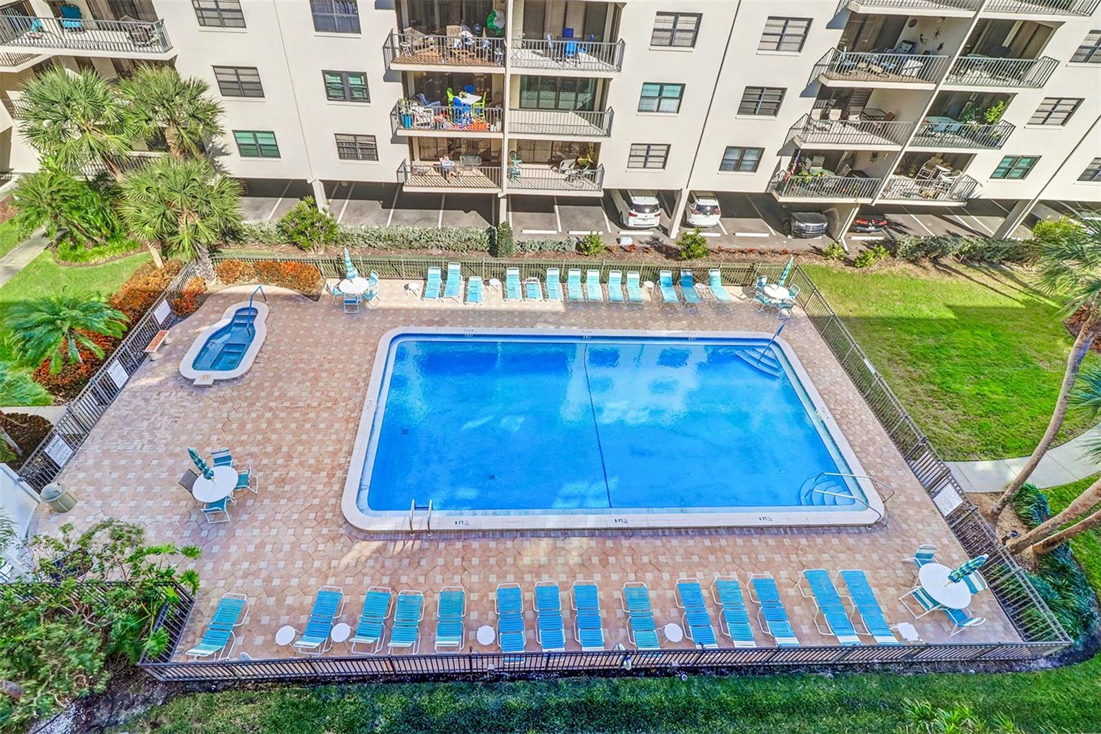 Image 20 of 47 For 19531 Gulf Boulevard 615