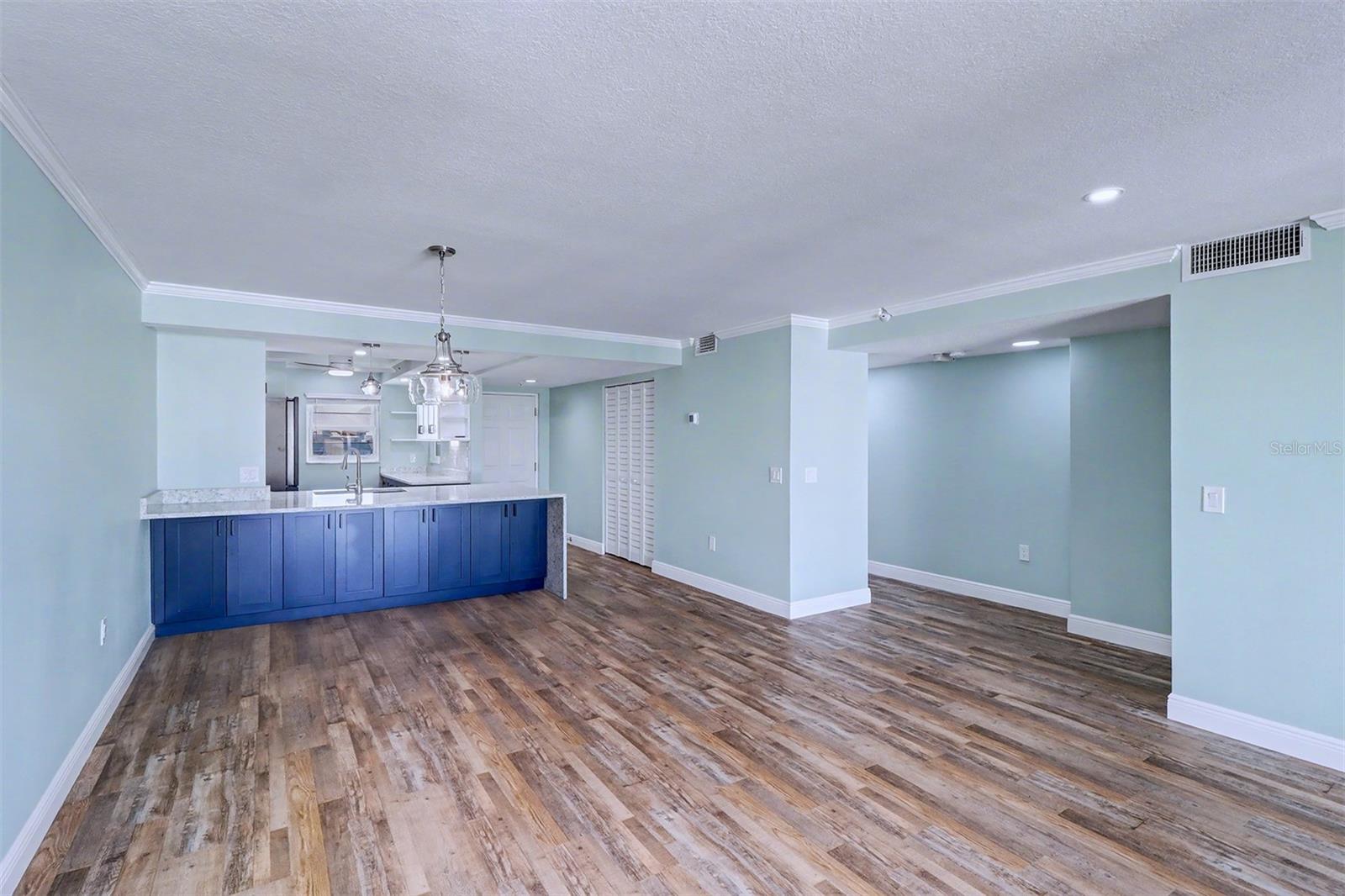 Image 23 of 47 For 19531 Gulf Boulevard 615