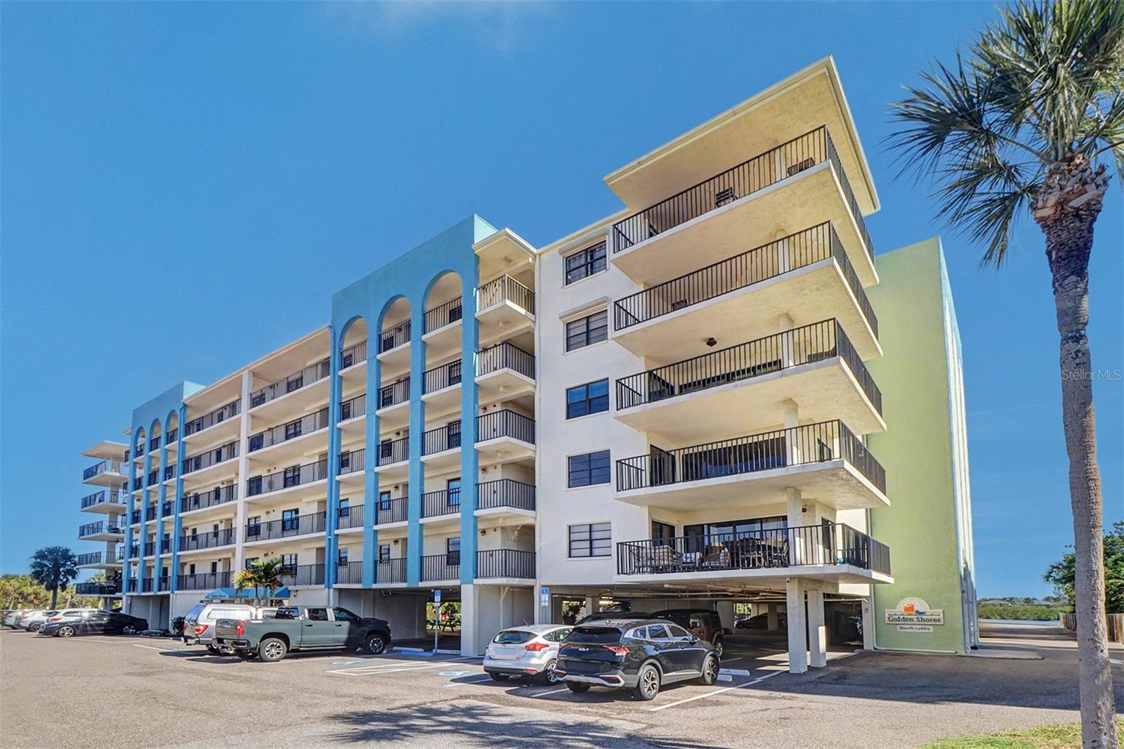 Image 3 of 47 For 19531 Gulf Boulevard 615